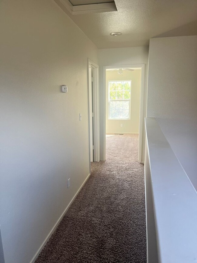 Building Photo - 3 bedroom 2 bath Home in Merced