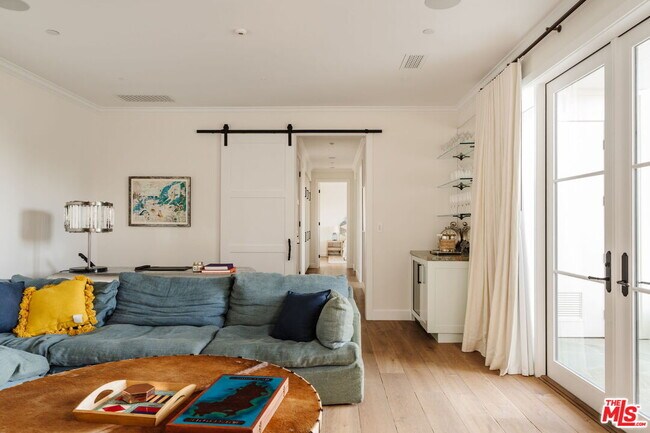 Building Photo - 5770 Busch Dr