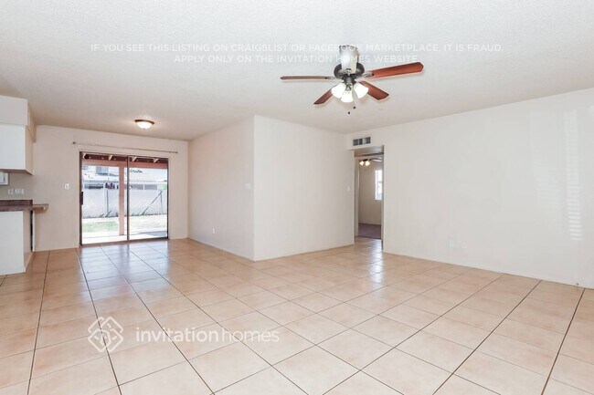 Building Photo - 1904 S Apache Dr