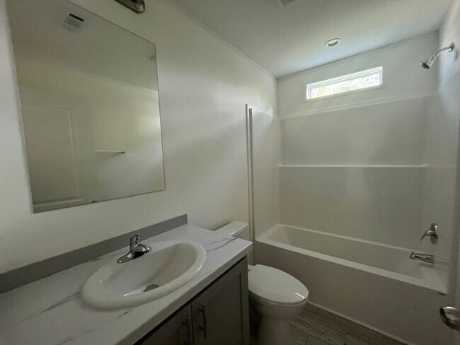 Building Photo - 18 Eland Dr