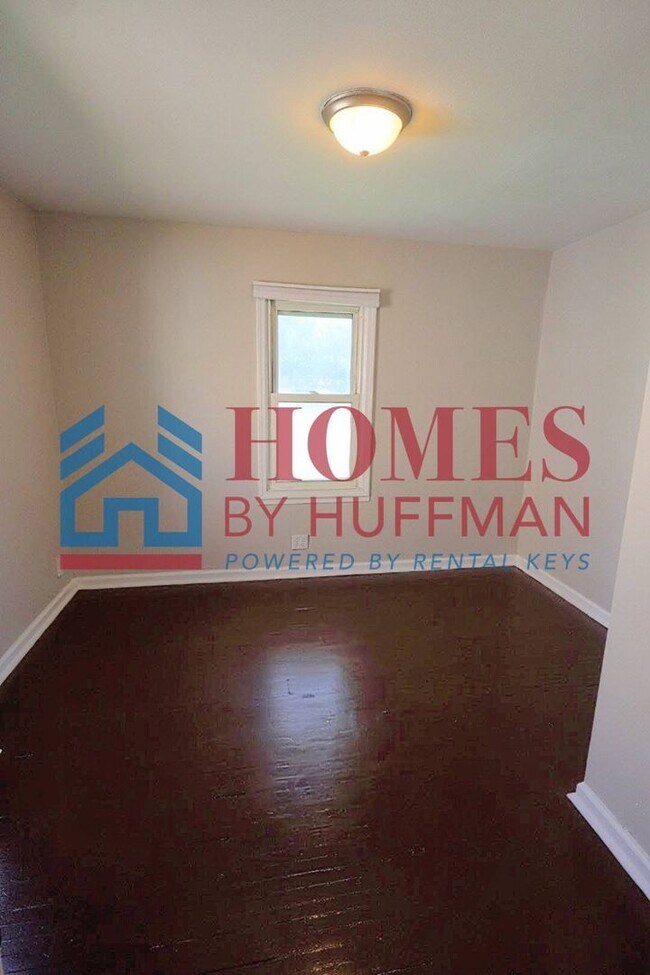 Building Photo - 2211 Frisse Ave