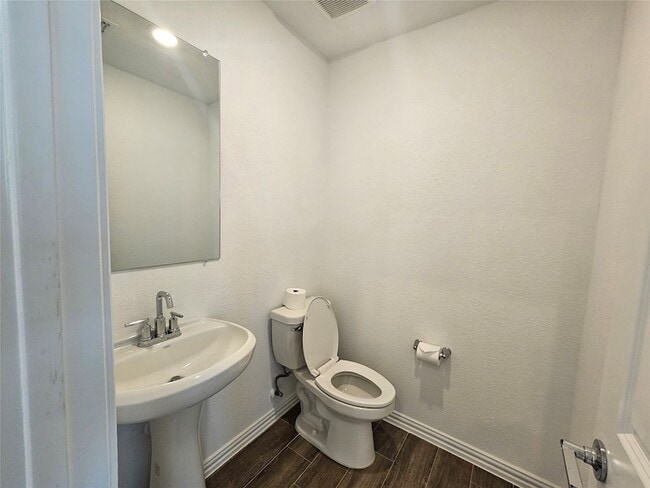 Building Photo - 14620 Little Water Dr