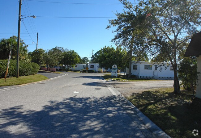 Building Photo - Venetian Mobile Home Court