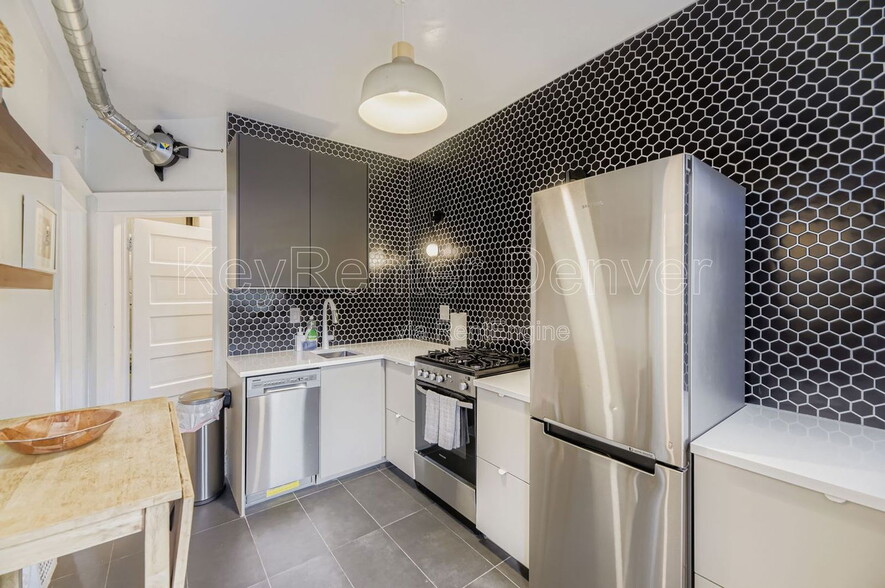 Building Photo - 227 S Logan St