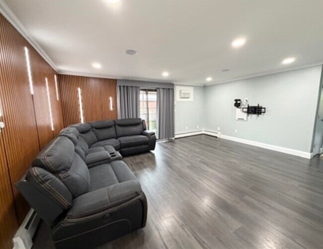 Building Photo - 50 Colonial Dr