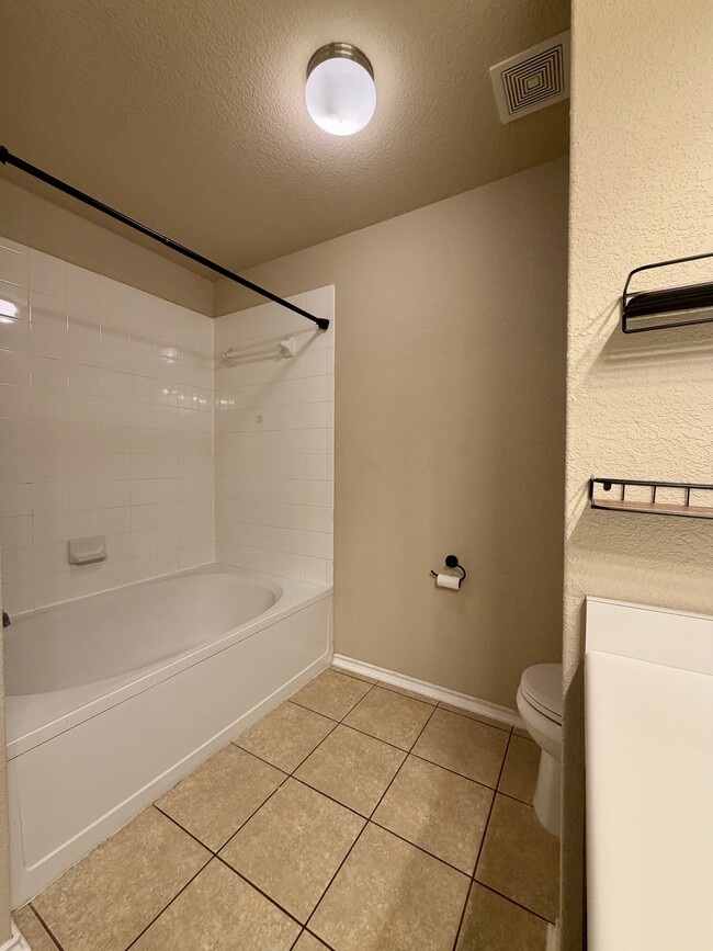 Building Photo - 419 Dolly Dr