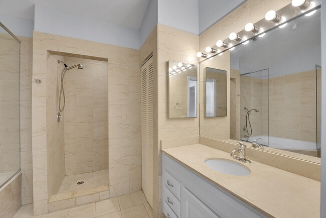 Building Photo - 6565 Las Flores Dr
