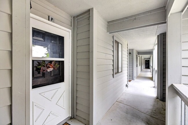 Building Photo - 8471 Yadkin Cir