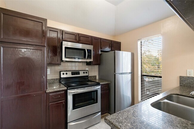 Building Photo - 3500 Tangle Brush Dr