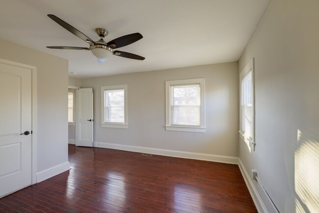 Building Photo - Modern End-Unit Townhome with Garage + Outdoor Space in SE DC