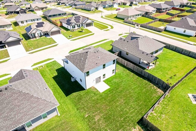 Building Photo - 3400 Naples Dr