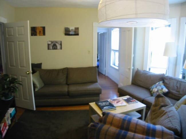 Building Photo - 3.0 bedroom in Cambridge Massachusetts 02138