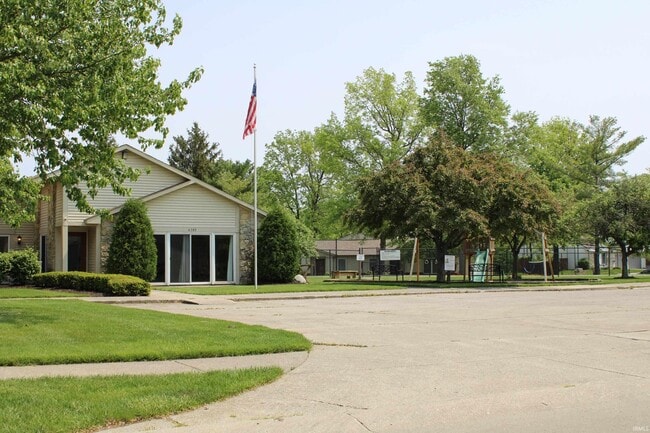 Building Photo - 6034 Sawmill Woods Dr