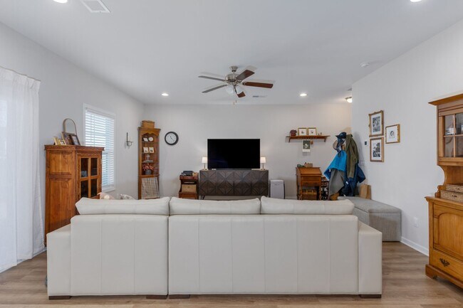 Building Photo - Beautiful, Almost New Home Located in The Desirable Elgin, SC