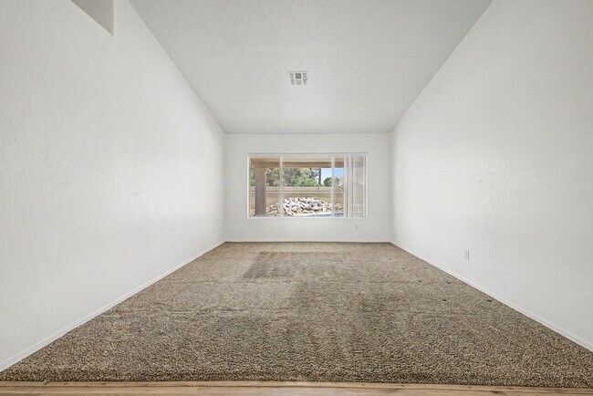 Building Photo - 20633 N 63rd Dr