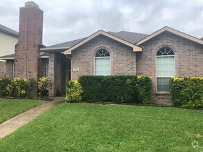 Building Photo - 1706 Lantana Dr