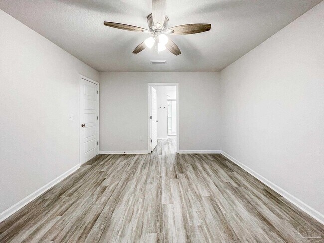 Building Photo - 9627 Angel Oak Dr