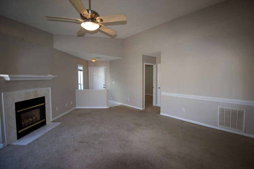Building Photo - 120 Breezewood Dr