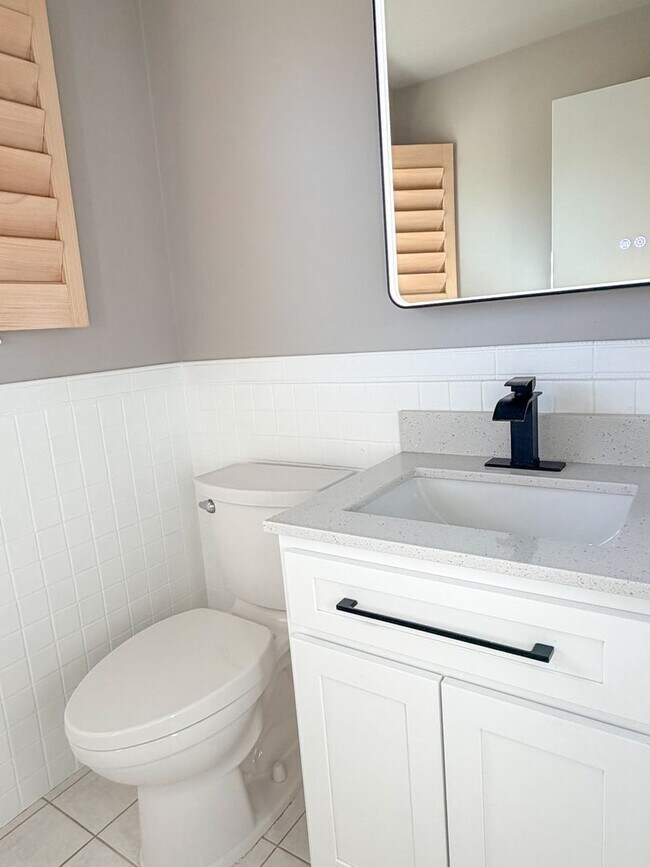 Building Photo - Updated Single-Family Home in Centennial!