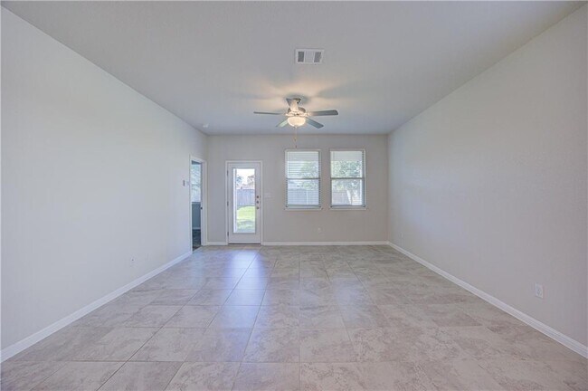 Building Photo - 128 Serpens St