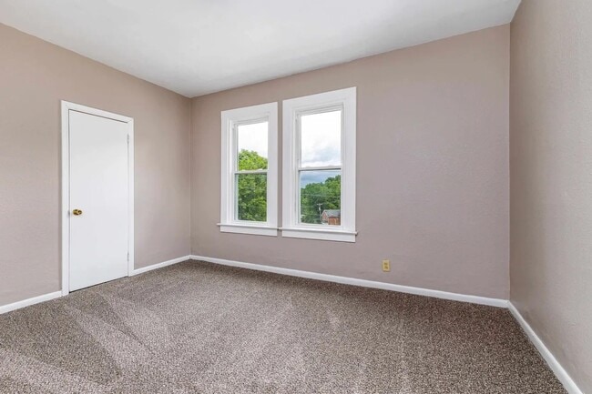 Building Photo - 639 Caledonia Pl