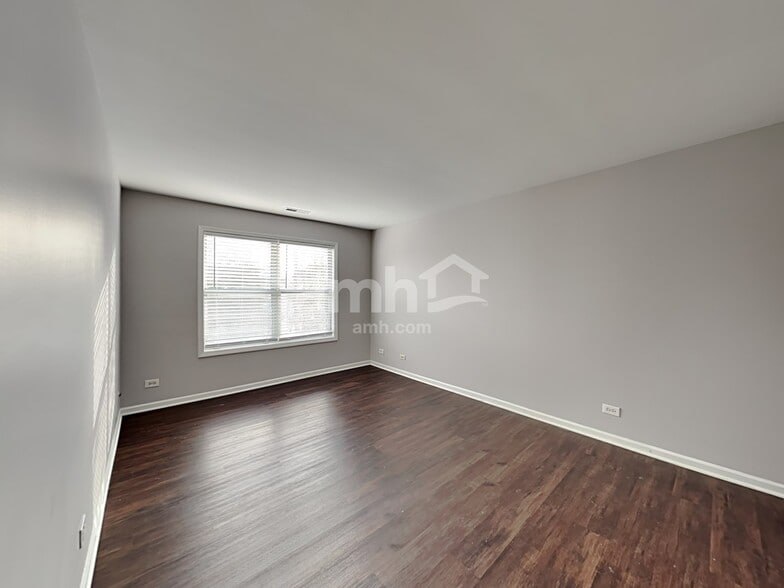 Building Photo - 2417 Deerfield Dr