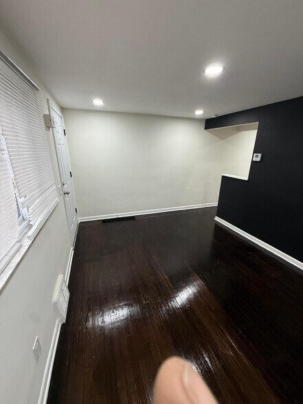 Primary Photo - 628 Church St