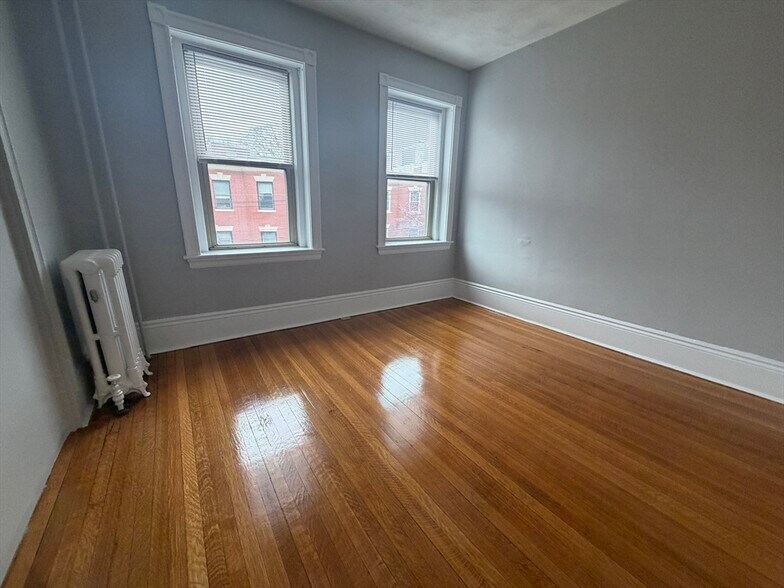 Building Photo - 41 Park St