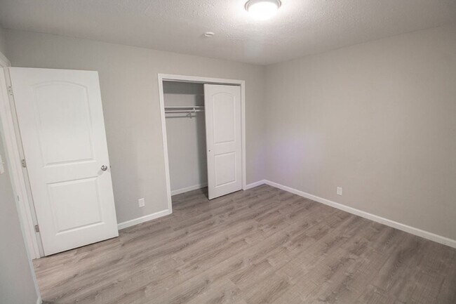 Building Photo - 1343 S Roseta Ave