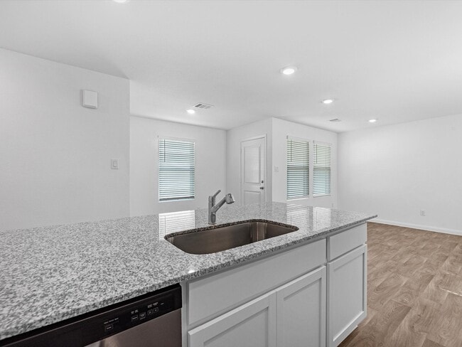 Building Photo - 14659 New Vlg Dr