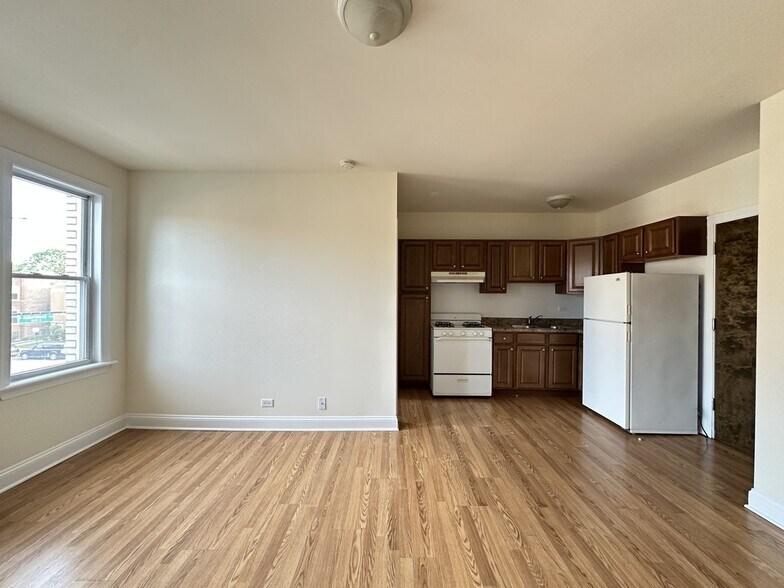 Building Photo - 2600 N Kimball Ave