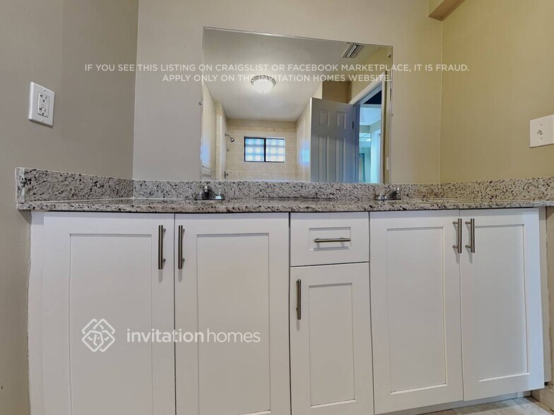 Building Photo - 6419 NW 192nd Terrace