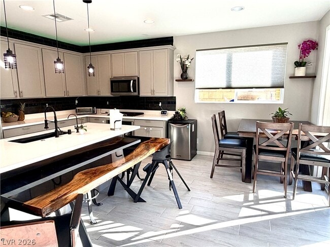 Building Photo - 8067 Tank Loop St