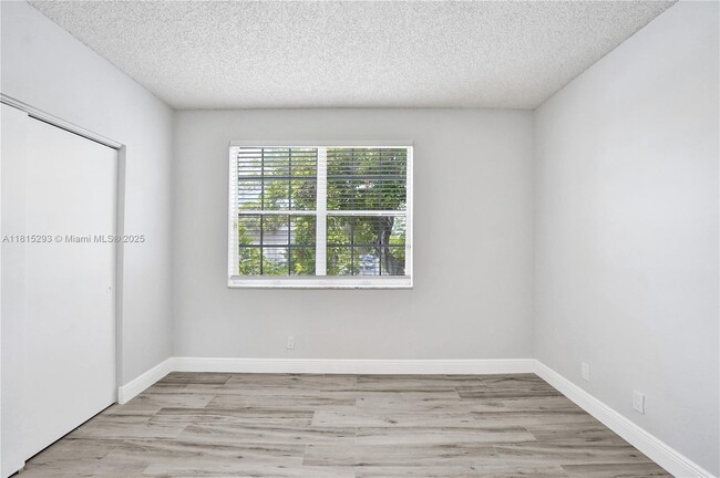 Building Photo - 16607 Hemingway Dr