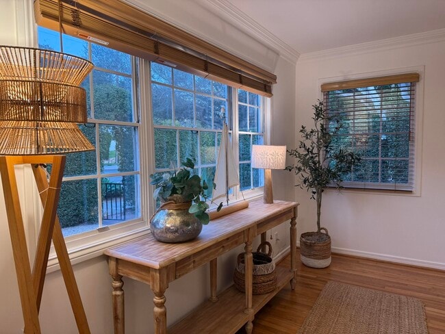 Building Photo - 2321 State St