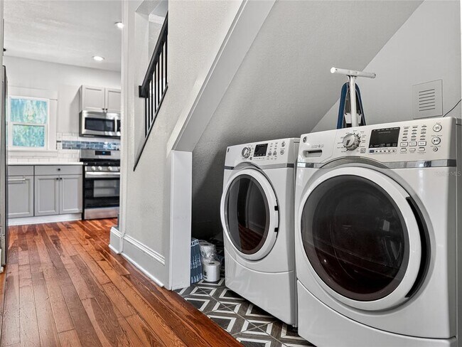 Building Photo - 1016 E Washington Ave