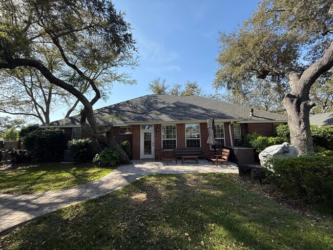 Building Photo - 4410 Windlake Dr