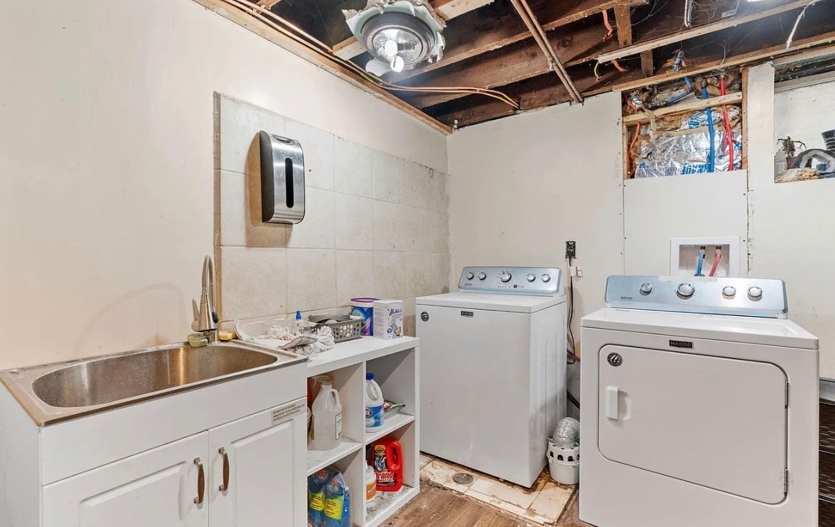 Private laundry in the basement - 3714 Stevens Ave