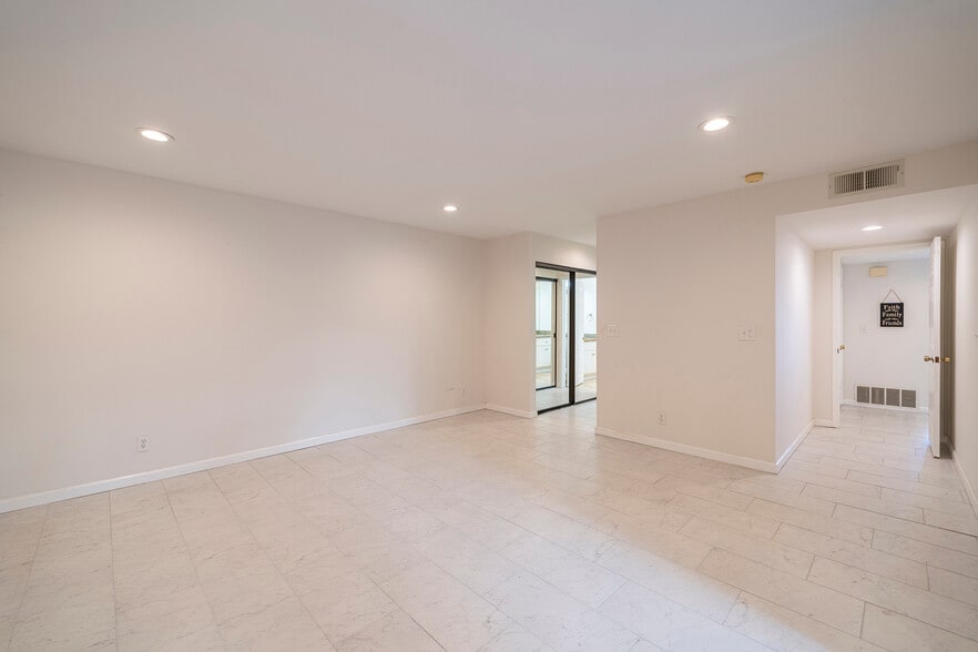 MasterBedroom - 2209 W 25th St