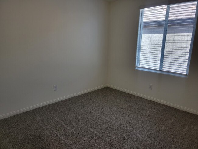 Building Photo - Beautiful 4 bedroom home!