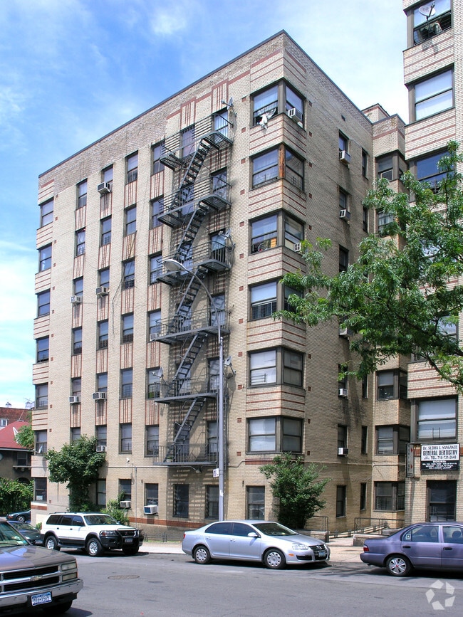 Primary Photo - 161-165 E 179th St