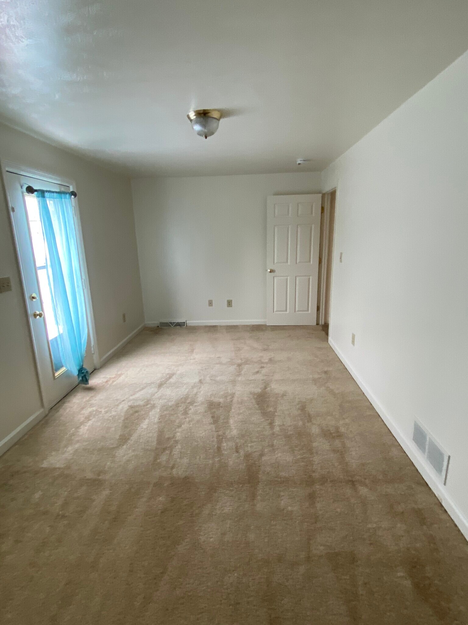 Building Photo - 1501 Summit St