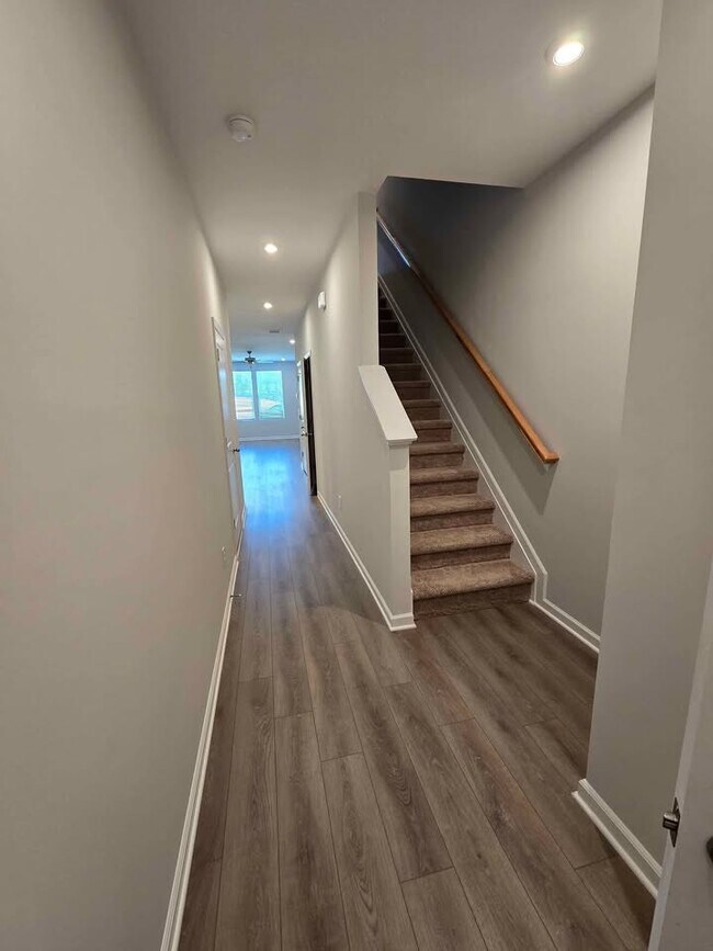 Building Photo - 111 Park Ridge Cir