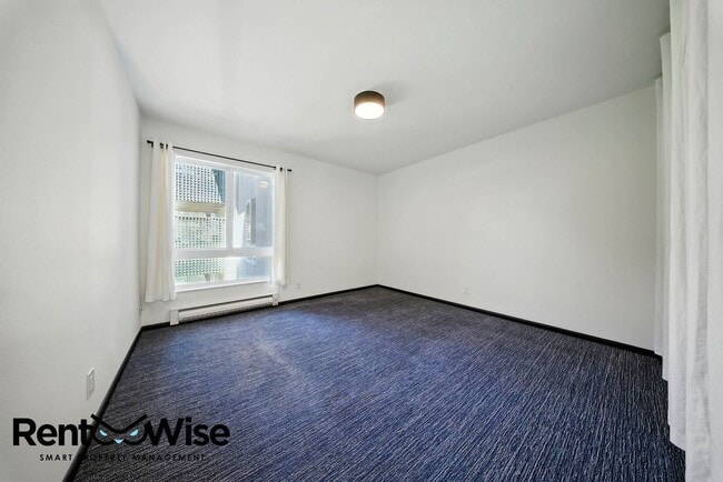 Building Photo - 818 N Delaware St
