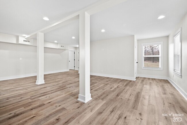 Building Photo - Secluded Executive Retreat on 3.4+ Acres – Minutes from Fayetteville