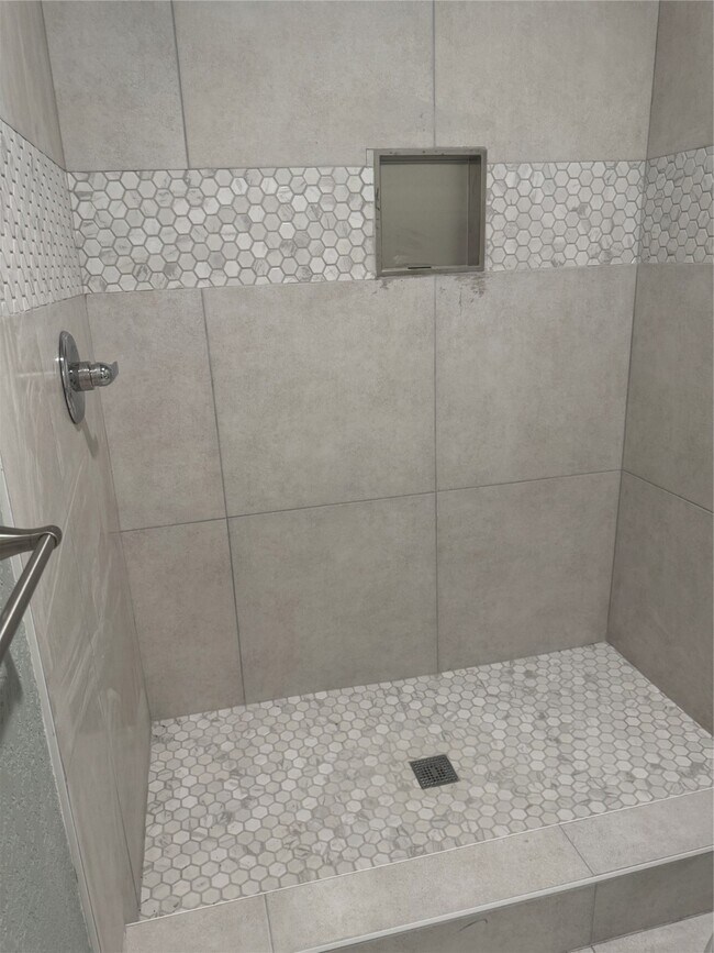 Building Photo - 4323 Continental Dr