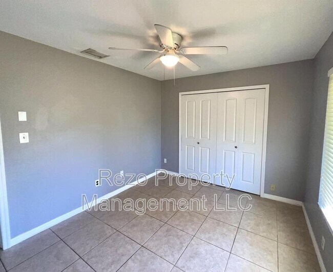 Building Photo - 5005 Lindsay Ct