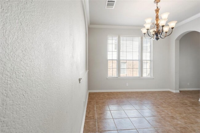 Building Photo - 3807 Links Ln