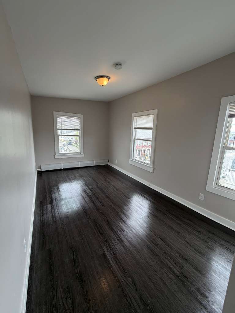 Building Photo - 559 S Main St