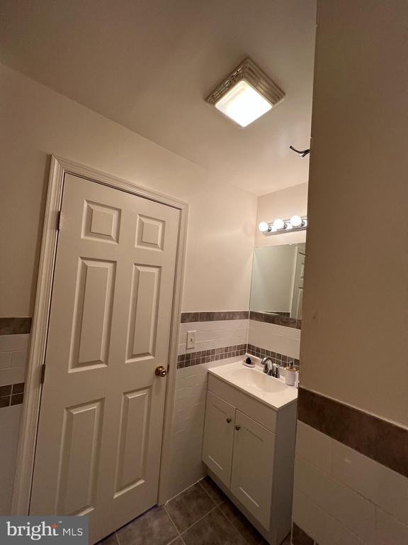 Building Photo - 623 Columbia Ave